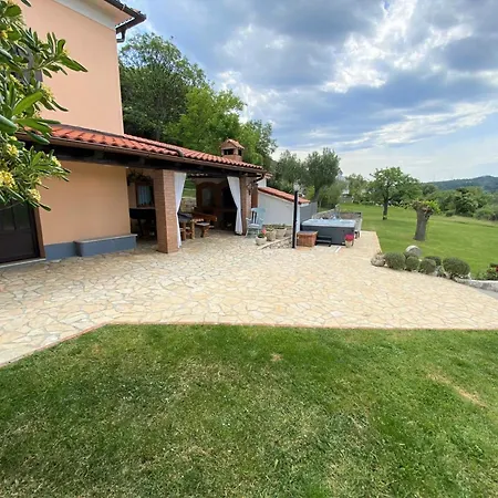 Vintage Villa *